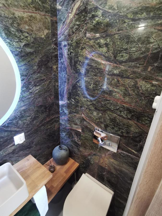 Hearth Hill View Apartment อุสทรอน ภายนอก รูปภาพ