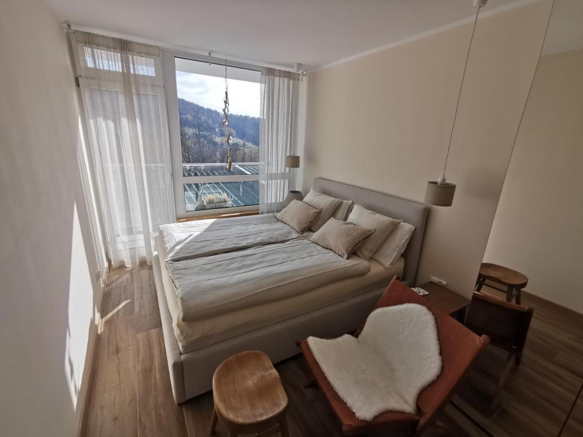 Hearth Hill View Apartment อุสทรอน ภายนอก รูปภาพ