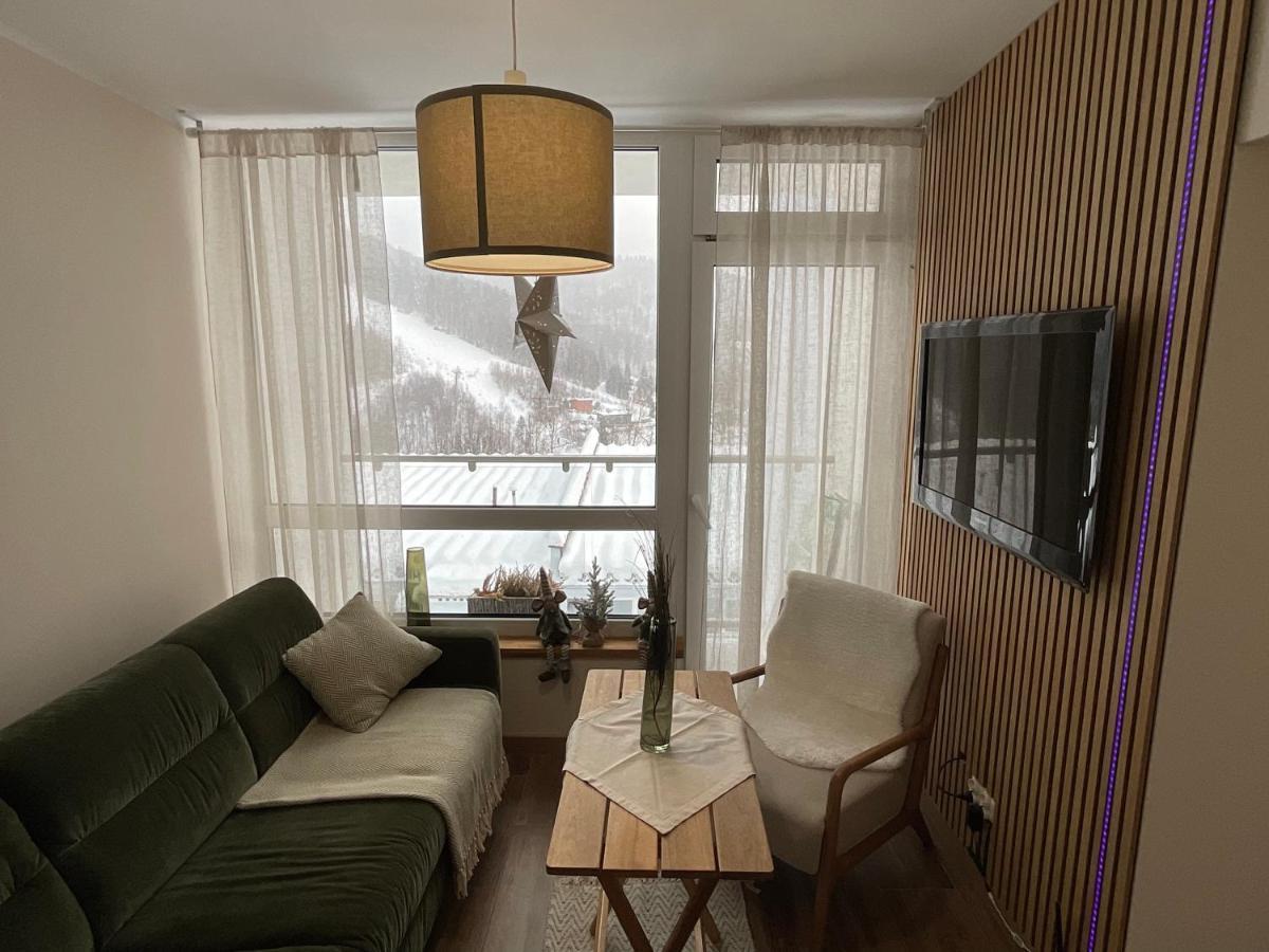 Hearth Hill View Apartment อุสทรอน ภายนอก รูปภาพ