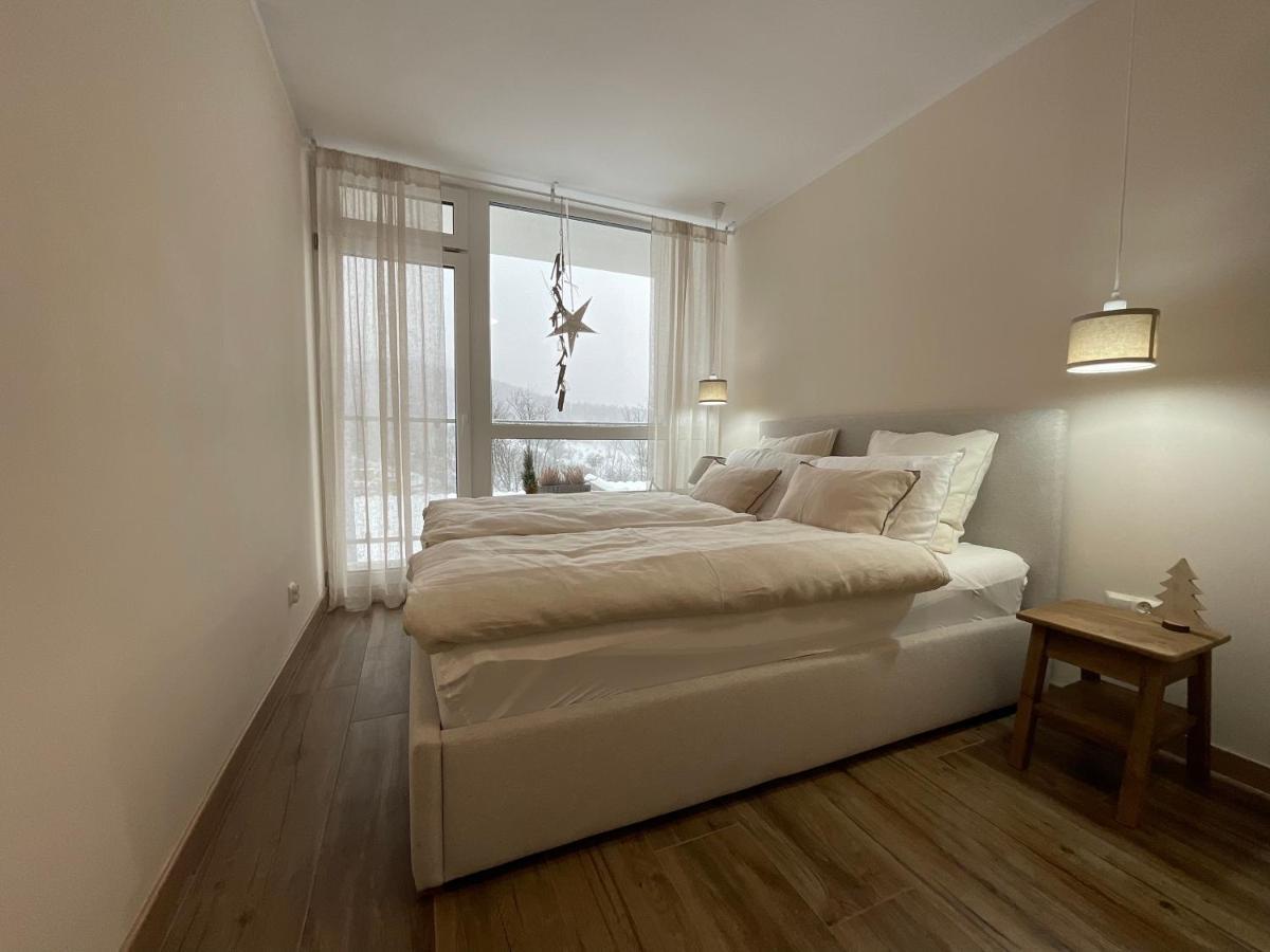 Hearth Hill View Apartment อุสทรอน ภายนอก รูปภาพ